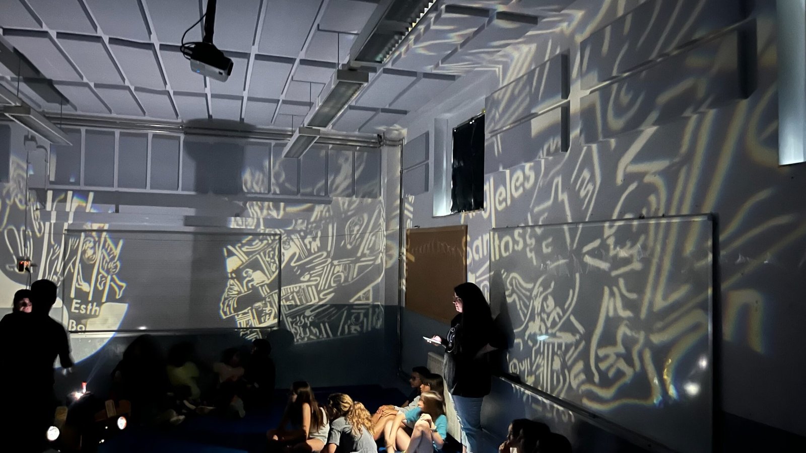 Activació del recurs Pioneres de l’Art a Girona en un espai educatiu.