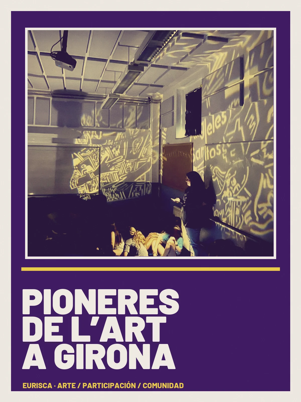 Niñas y niños activan el dispositivo de Pioneres mientras sus proyecciones ocupan la sala.